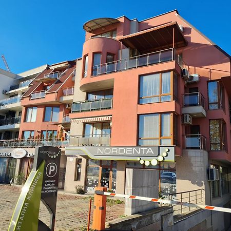 Black Sea Brееze Apartment Varna Bagian luar foto