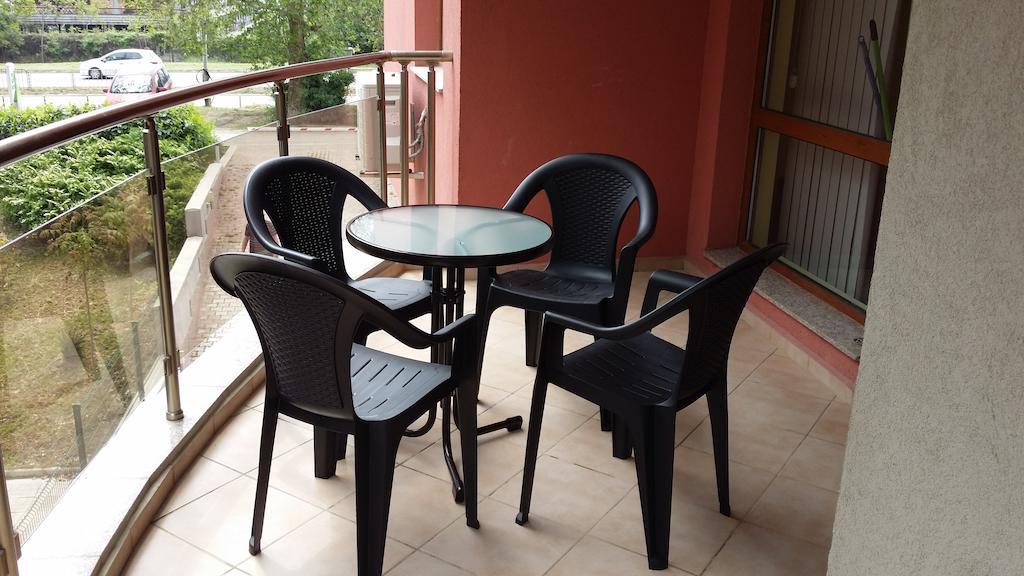 Black Sea Brееze Apartment Varna Bagian luar foto