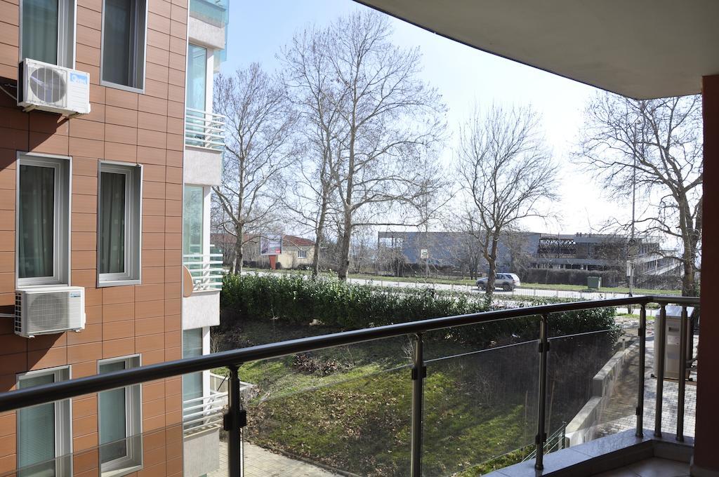 Black Sea Brееze Apartment Varna Bagian luar foto