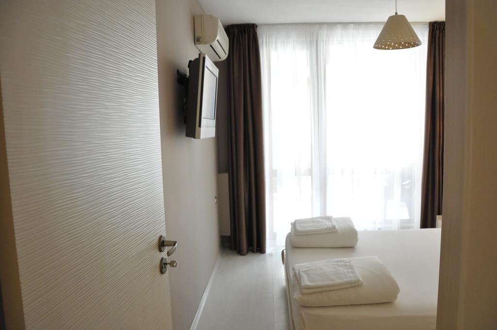 Black Sea Brееze Apartment Varna Bagian luar foto