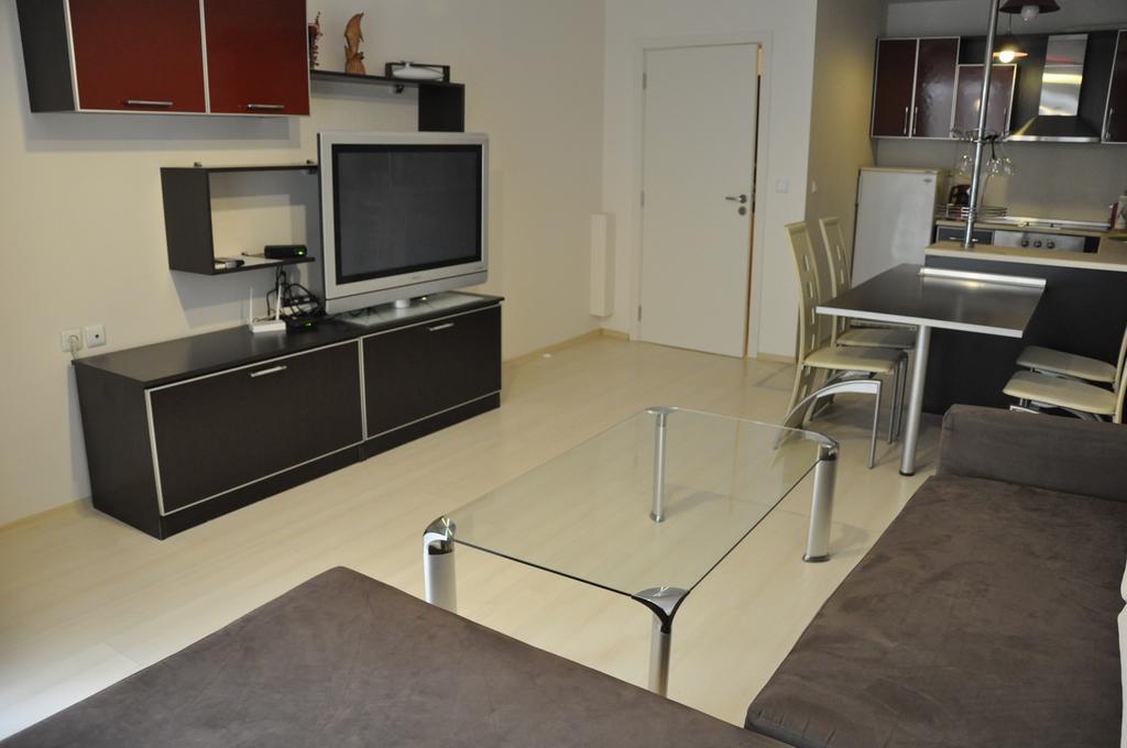 Black Sea Brееze Apartment Varna Bagian luar foto