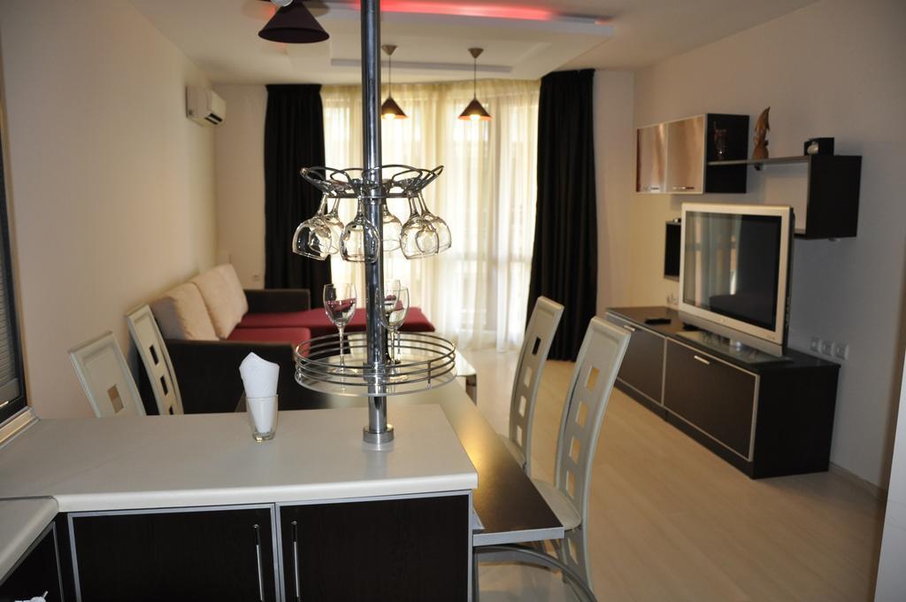 Black Sea Brееze Apartment Varna Bagian luar foto