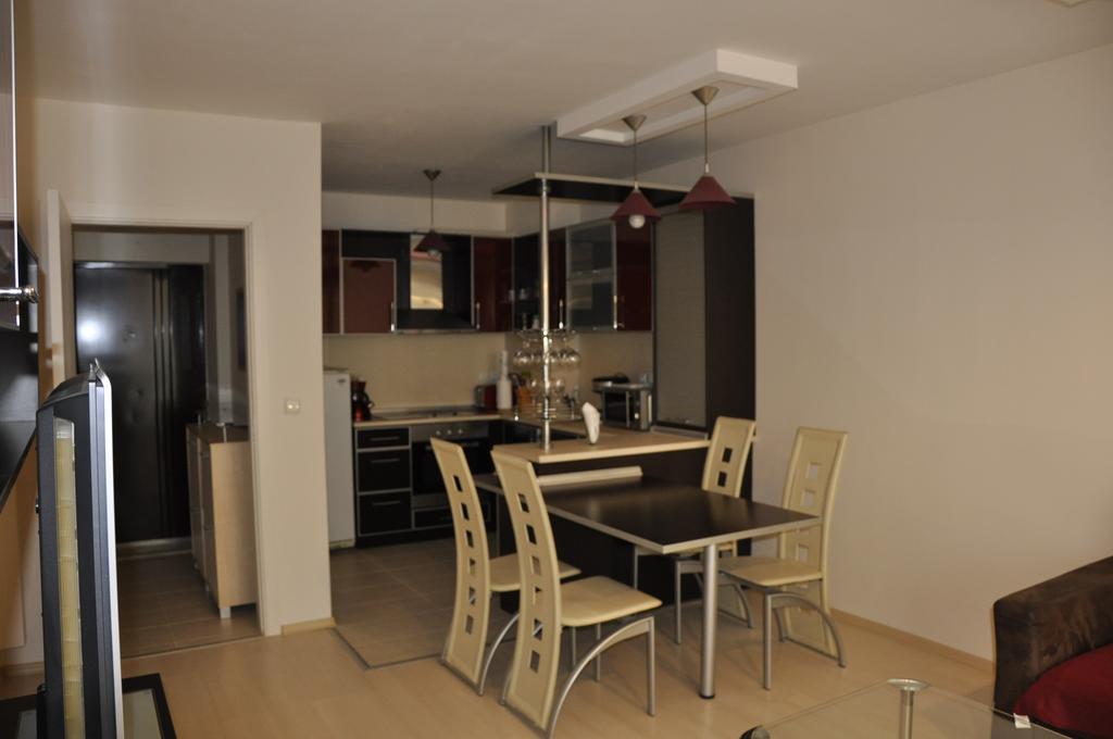 Black Sea Brееze Apartment Varna Bagian luar foto