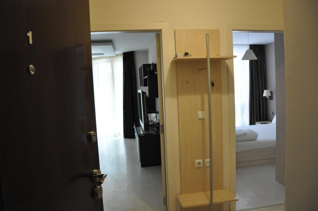 Black Sea Brееze Apartment Varna Bagian luar foto
